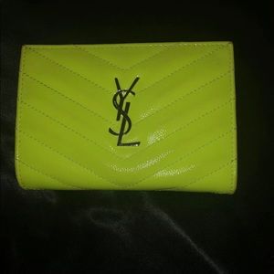 MONOGRAM ZIPPERED WALLET IN GRAIN DE POUDRE